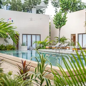 Faisano Nomadas Tulum Pueblo